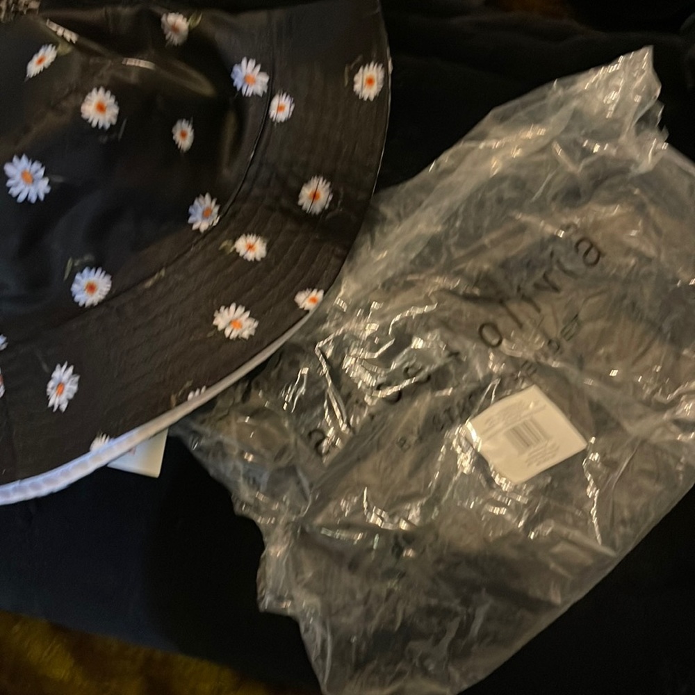 Reversible bucket hat
